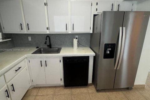 Copropriété à louer à Hallandale Beach, Floride: 2 chambres, 85.84 m2 № 2172845 - photo 16