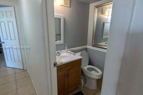 Copropriété à louer à Hallandale Beach, Floride: 2 chambres, 85.84 m2 № 2172845 - photo 2