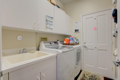 House in Palm Beach Gardens, Florida 4 bedrooms, 300.63 sq.m. № 913108 - photo 1