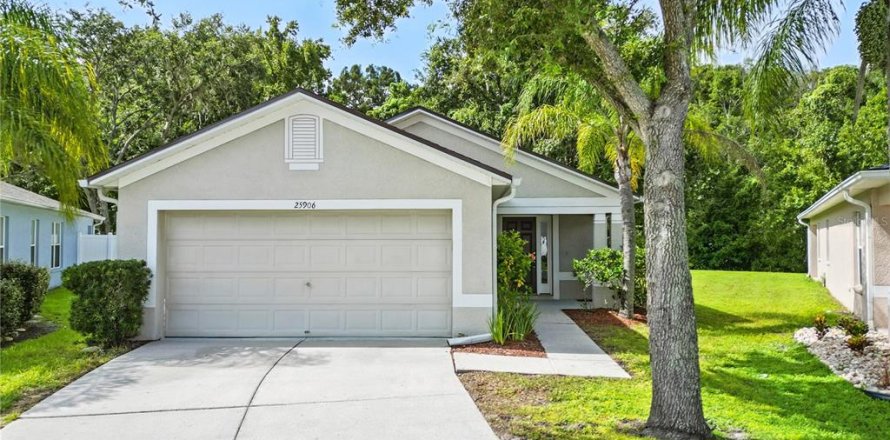 Casa en Land O' Lakes, Florida 3 dormitorios, 118.91 m2 № 1898887