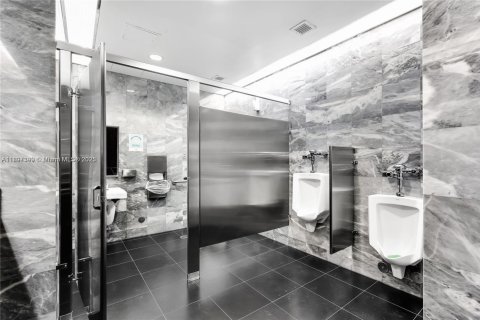 Купить коммерческую недвижимость в Корал-Гейблс, Флорида № 1949026 - фото 6