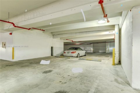 Купить коммерческую недвижимость в Корал-Гейблс, Флорида № 1949026 - фото 17