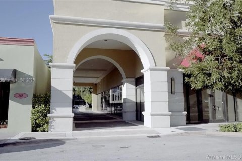 Купить коммерческую недвижимость в Корал-Гейблс, Флорида № 1949026 - фото 15