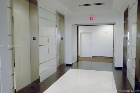 Купить коммерческую недвижимость в Корал-Гейблс, Флорида № 1949026 - фото 3