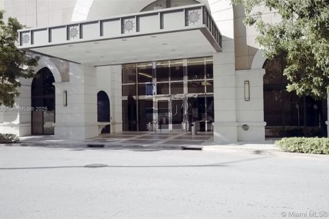 Купить коммерческую недвижимость в Корал-Гейблс, Флорида № 1949026 - фото 16