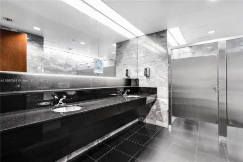 Купить коммерческую недвижимость в Корал-Гейблс, Флорида № 1949026 - фото 5