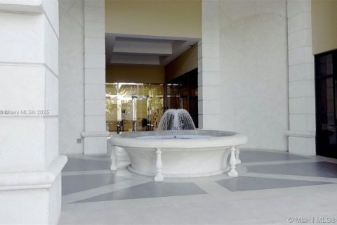 Купить коммерческую недвижимость в Корал-Гейблс, Флорида № 1949026 - фото 13