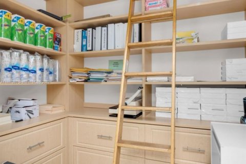 Купить коммерческую недвижимость в Корал-Гейблс, Флорида № 1949026 - фото 26