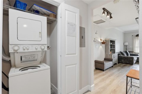 Condo in Four Corners, Florida, 3 bedrooms  № 2102548 - photo 12
