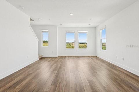 Townhouse in Winter Garden, Florida 3 bedrooms, 192.49 sq.m. № 1918890 - photo 12