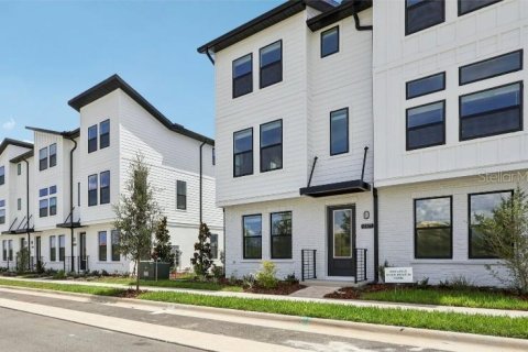 Townhouse in Winter Garden, Florida 3 bedrooms, 192.49 sq.m. № 1918890 - photo 2