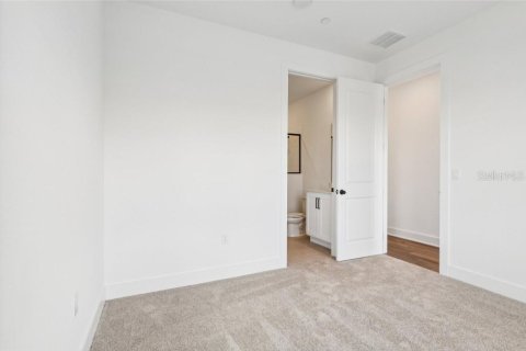 Townhouse in Winter Garden, Florida 3 bedrooms, 192.49 sq.m. № 1918890 - photo 8