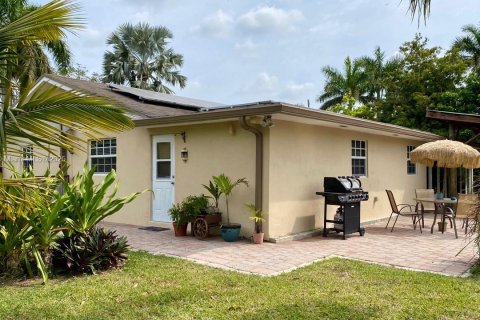 House in Miami, Florida 4 bedrooms, 183.95 sq.m. № 1938816 - photo 17