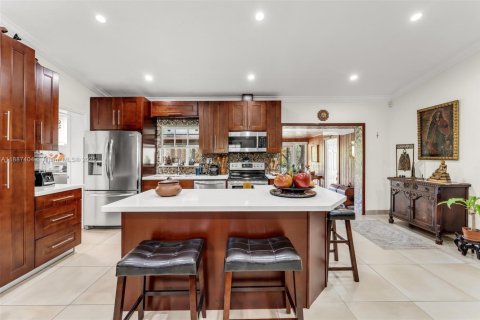 House in Miami, Florida 4 bedrooms, 183.95 sq.m. № 1938816 - photo 7