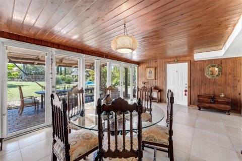 House in Miami, Florida 4 bedrooms, 183.95 sq.m. № 1938816 - photo 9