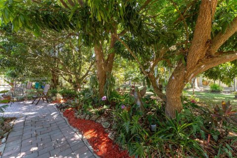 House in Miami, Florida 4 bedrooms, 183.95 sq.m. № 1938816 - photo 27