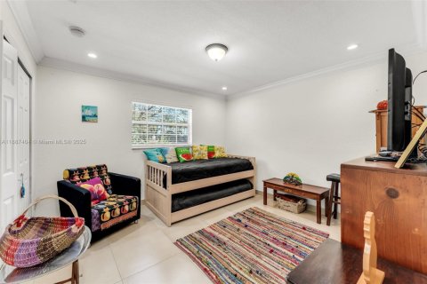 House in Miami, Florida 4 bedrooms, 183.95 sq.m. № 1938816 - photo 12