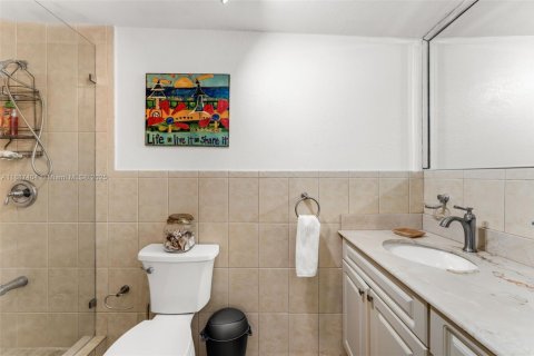 House in Miami, Florida 4 bedrooms, 183.95 sq.m. № 1938816 - photo 20