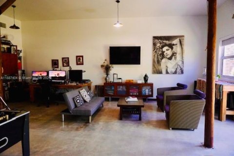 House in Miami, Florida 4 bedrooms, 183.95 sq.m. № 1938816 - photo 28