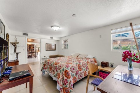 House in Miami, Florida 4 bedrooms, 183.95 sq.m. № 1938816 - photo 14