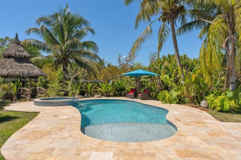 House in Miami, Florida 4 bedrooms, 183.95 sq.m. № 1938816 - photo 25