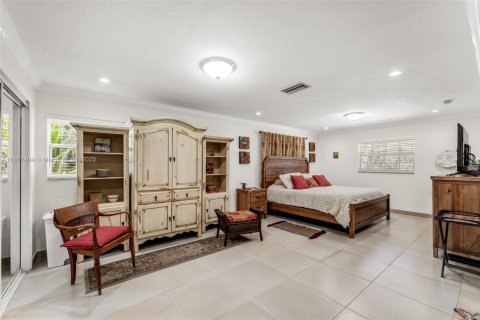 House in Miami, Florida 4 bedrooms, 183.95 sq.m. № 1938816 - photo 10