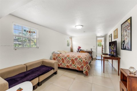 House in Miami, Florida 4 bedrooms, 183.95 sq.m. № 1938816 - photo 15