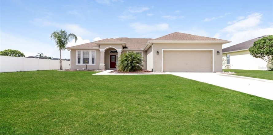 House in Lakeland, Florida 4 bedrooms, 195.93 sq.m. № 2198626