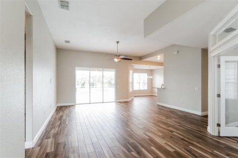 House in Lakeland, Florida 4 bedrooms, 195.93 sq.m. № 2198626 - photo 2