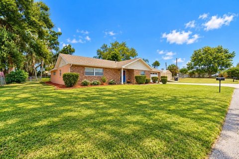House in Winter Haven, Florida 3 bedrooms, 199.55 sq.m. № 2393986 - photo 4