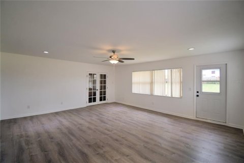 House in Winter Haven, Florida 3 bedrooms, 199.55 sq.m. № 2393986 - photo 24