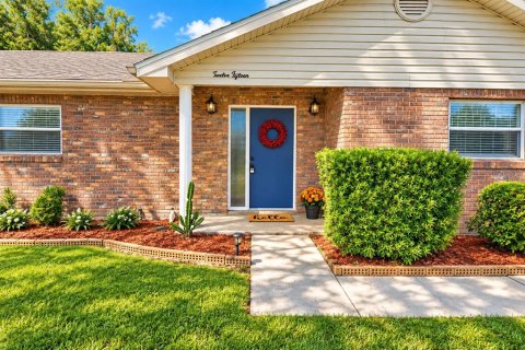 House in Winter Haven, Florida 3 bedrooms, 199.55 sq.m. № 2393986 - photo 2