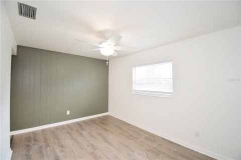 House in Winter Haven, Florida 3 bedrooms, 199.55 sq.m. № 2393986 - photo 17