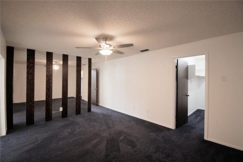 House in Winter Haven, Florida 3 bedrooms, 199.55 sq.m. № 2393986 - photo 30