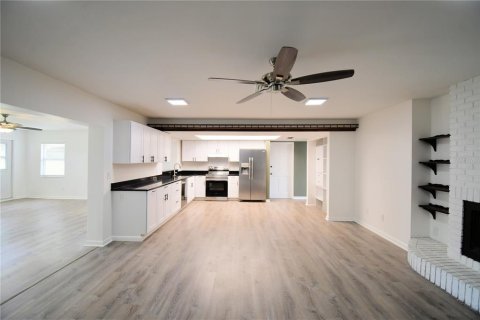 House in Winter Haven, Florida 3 bedrooms, 199.55 sq.m. № 2393986 - photo 15