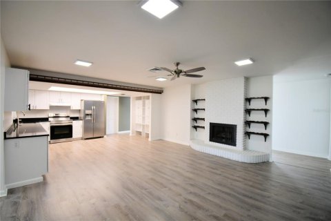 House in Winter Haven, Florida 3 bedrooms, 199.55 sq.m. № 2393986 - photo 14