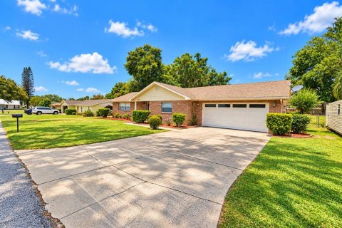 House in Winter Haven, Florida 3 bedrooms, 199.55 sq.m. № 2393986 - photo 5