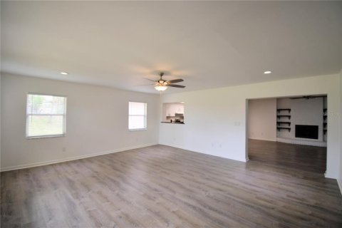 House in Winter Haven, Florida 3 bedrooms, 199.55 sq.m. № 2393986 - photo 22