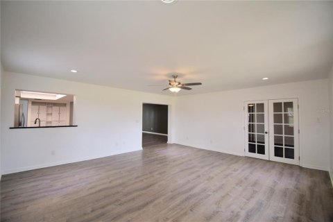 House in Winter Haven, Florida 3 bedrooms, 199.55 sq.m. № 2393986 - photo 23
