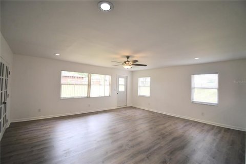 House in Winter Haven, Florida 3 bedrooms, 199.55 sq.m. № 2393986 - photo 21