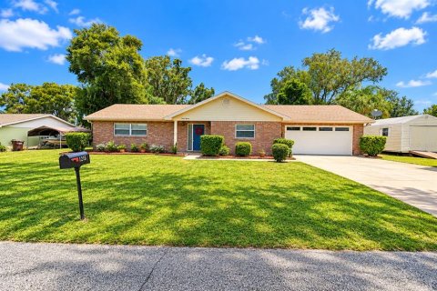 House in Winter Haven, Florida 3 bedrooms, 199.55 sq.m. № 2393986