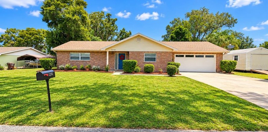 House in Winter Haven, Florida 3 bedrooms, 199.55 sq.m. № 2393986