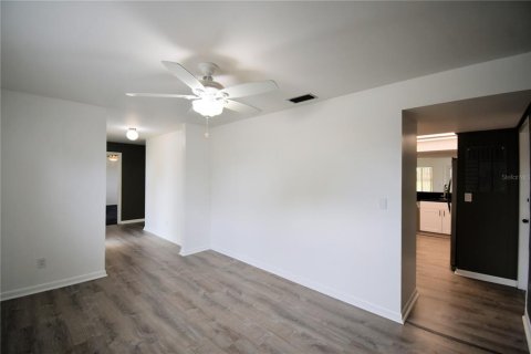 House in Winter Haven, Florida 3 bedrooms, 199.55 sq.m. № 2393986 - photo 19