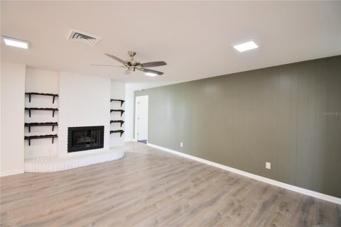 House in Winter Haven, Florida 3 bedrooms, 199.55 sq.m. № 2393986 - photo 12