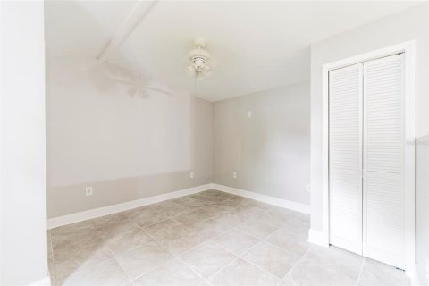 House in Tampa, Florida 4 bedrooms, 174.93 sq.m. № 2403151 - photo 23