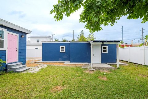 House in Tampa, Florida 4 bedrooms, 174.93 sq.m. № 2403151 - photo 19