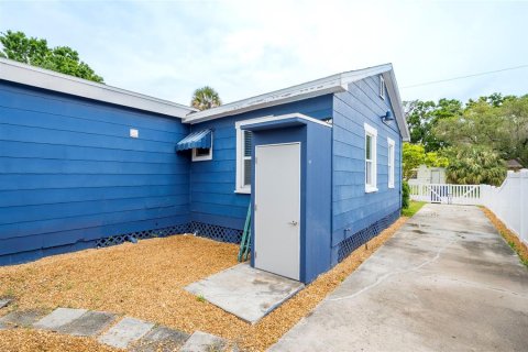 House in Tampa, Florida 4 bedrooms, 174.93 sq.m. № 2403151 - photo 15