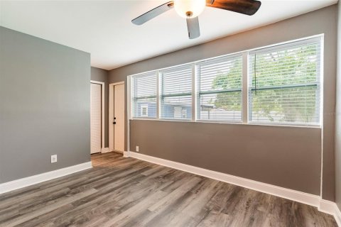 House in Tampa, Florida 4 bedrooms, 174.93 sq.m. № 2403151 - photo 8