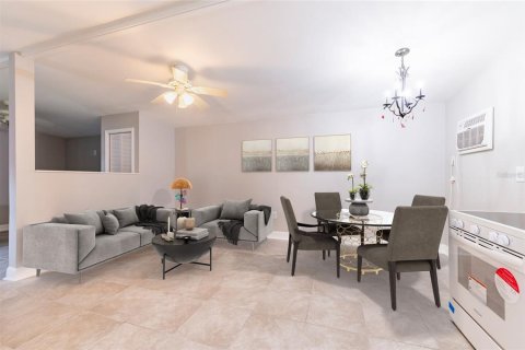 House in Tampa, Florida 4 bedrooms, 174.93 sq.m. № 2403151 - photo 22