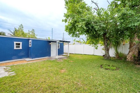 House in Tampa, Florida 4 bedrooms, 174.93 sq.m. № 2403151 - photo 17